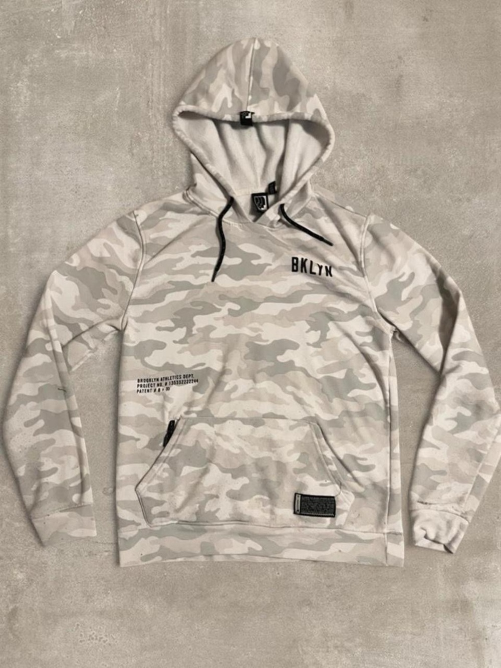 BKLYN Athletics White Gray Camo Pullover Hoodie Men’s M